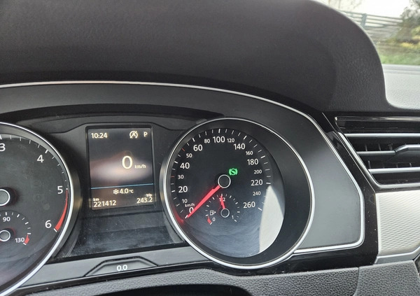 Volkswagen Passat cena 59900 przebieg: 221000, rok produkcji 2016 z Łobez małe 596